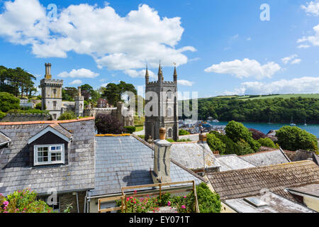 Vue sur la ville et le port, Fowey, Cornwall, England, UK Banque D'Images