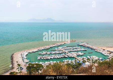 Sidi Bou Said - port de plaisance. Il y a magnifique vue depuis le haut sur le golfe de Tunis Banque D'Images