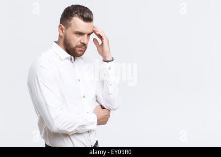 Portrait de l'homme en réfléchissant Banque D'Images