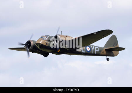 J'en avions Bristol Blenheim marques RAF affiche dans RIAT 2015's 75e anniversaire de la bataille d'Angleterre défilés aériens. Crédit : Antony l'ortie/Alamy Live News Banque D'Images