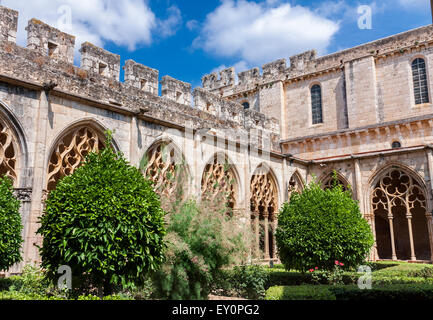 Vue sur le cloître du Monastère de Santa Maria de Santes Creus, Catalogne Banque D'Images