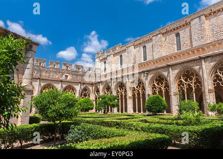 Vue sur le cloître du Monastère de Santa Maria de Santes Creus, Catalogne Banque D'Images