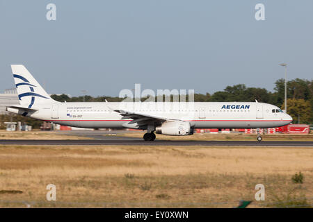 Airbus A321 de l'Aegean Airlines prêt au décollage à l'Aéroport International de Francfort. Banque D'Images