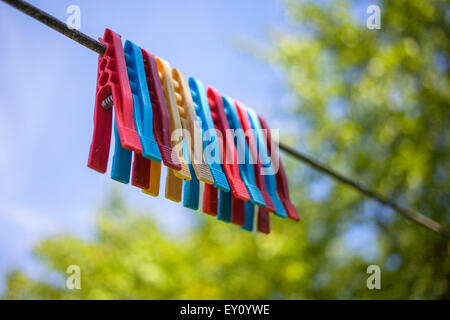 Rangée de jetons colorés sur une ligne Banque D'Images