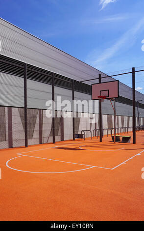 Basket-ball en plein air sport vertical public Banque D'Images