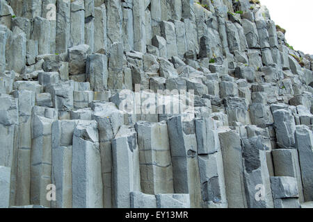 Reynishverfisvegur colonnes basaltiques Islande Banque D'Images