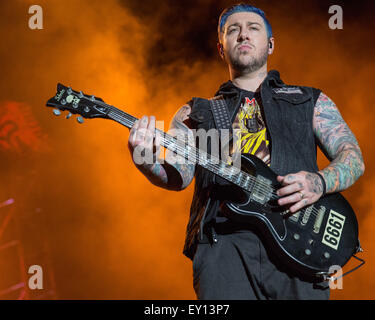 Oshkosh, Wisconsin, USA. 17 juillet, 2015. Guitariste ZACKY VENGEANCE de Avenged Sevenfold effectue live at the Rock USA music festival à Oshkosh, Wisconsin © Daniel DeSlover/ZUMA/Alamy Fil Live News Banque D'Images