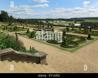 La terrasse à Harewood House, Nr Leeds, Yorkshire, UK plants Banque D'Images