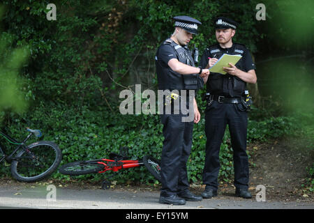 Photos de fichier : Havant, UK. 26 Juin, 2015. Photos d'une scène de Double Poignard en Havant Le dimanche 19 juillet 2015 : un sans-abri qui se trouvait face à son procès pour la tentative de meurtre de deux garçons a été trouvé mort dans sa cellule de prison. Richard Walsh, 43 ans, a été accusé d'avoir poignardé les deux enfants, âgés de 12 et 13, dans une rue de Havant, le mois dernier. Il a été placé en détention à la Prison de Belmarsh, dans le sud-est de Londres. Le personnel de la prison a constaté Walsh ne répond pas dans sa cellule ce matin. Le personnel et le personnel paramédical a lutté pour sauver sa vie mais il a été déclaré mort. Crédit : Jason Kay/Alamy Live News Banque D'Images