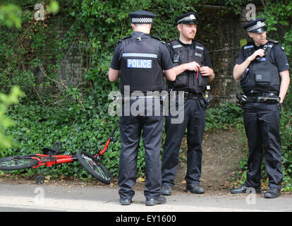 Photos de fichier : Havant, UK. 26 Juin, 2015. Photos d'une scène de Double Poignard en Havant Le dimanche 19 juillet 2015 : un sans-abri qui se trouvait face à son procès pour la tentative de meurtre de deux garçons a été trouvé mort dans sa cellule de prison. Richard Walsh, 43 ans, a été accusé d'avoir poignardé les deux enfants, âgés de 12 et 13, dans une rue de Havant, le mois dernier. Il a été placé en détention à la Prison de Belmarsh, dans le sud-est de Londres. Le personnel de la prison a constaté Walsh ne répond pas dans sa cellule ce matin. Le personnel et le personnel paramédical a lutté pour sauver sa vie mais il a été déclaré mort. Crédit : Jason Kay/Alamy Live News Banque D'Images