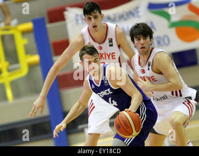 Lignano, Italie. 19 juillet, 2015. France's Arthur Rozenfeld durant la finale de basket-ball 3ème et 4ème place entre la Turquie contre la France des U20 European Championship Men 2015 Pala Getur sports hall of Lignano le dimanche 19ème Juillet 2015. Credit : Andrea Spinelli/Alamy Live News Banque D'Images