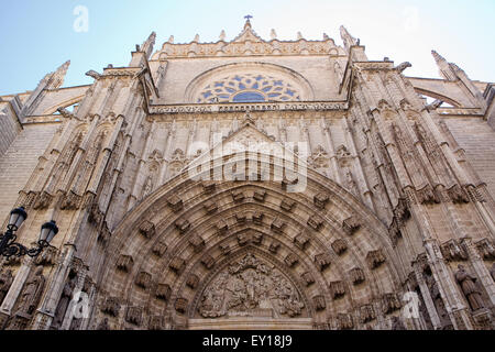 Cathédrale de Séville, dans un très beau temps en Juin Banque D'Images
