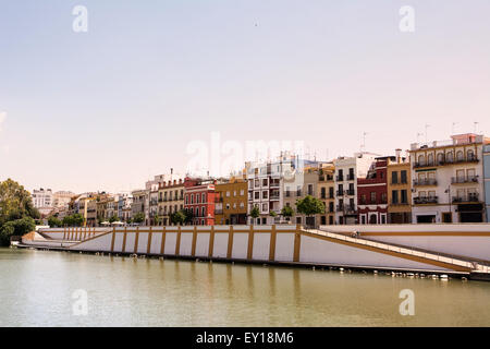 Triana sur Guadalquivir à Séville (Espagne) Banque D'Images