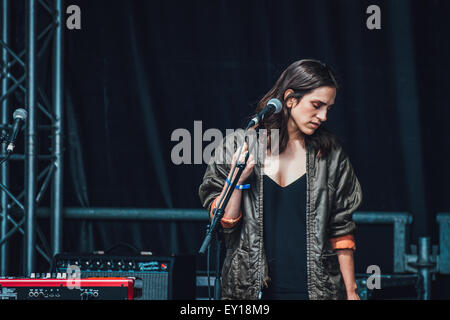 Gateshead, Royaume-Uni - 18 juillet 2015 - Lewis & Leigh sur la scène extérieure sage à la Newcastle's Festival Americana Summertyne Banque D'Images