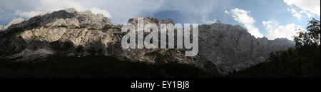 La face nord du Mont Triglav (2 864 m) dans les Alpes Juliennes, en Slovénie, la vallée de Vrata. Le Mont Triglav (2 864 m) est t Banque D'Images