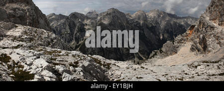 Vrata Valley dans les Alpes Juliennes dans le parc national du Triglav, en Slovénie. La photo du panorama route escalade Pot Cez Prag ( Banque D'Images