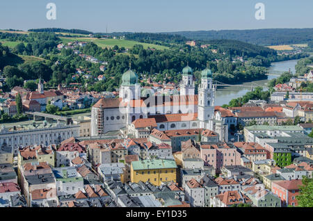 Vue fantastique à partir de la Veste Oberhaus à la Cathédrale Saint-Étienne Banque D'Images