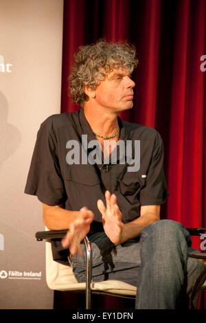 La ville de Galway, en Irlande. 18 juillet, 2015. La reconstruction de la forme du monde, photo-journaliste néerlandais Kadir Van Lohuizan discuter le changement climatique dans le cadre de Galway International Arts Festival première pensée pourparlers, la ville de Galway, le samedi 18 juillet 2015. Credit : Doreen Kennedy/Alamy Live News Banque D'Images