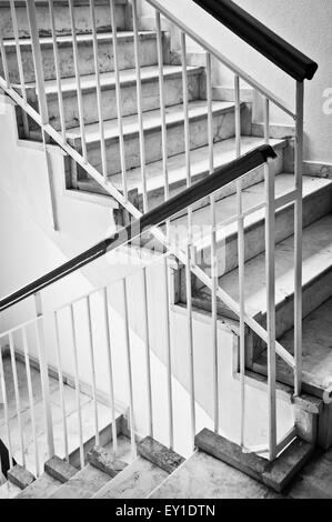 Partie d'une espèce d'escalier dans un immeuble Banque D'Images