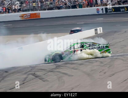 Loudon, NH, USA. 19 juillet, 2015. Kyle Busch (18) remporte le 5-hour energy 301 au New Hampshire Motor Speedway de Loudon, NH. Credit : csm/Alamy Live News Banque D'Images