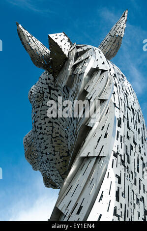 Les Kelpies, une sculpture par Andy Scott, aux côtés de la Forth & Clyde Canal à l'Hélix Park, près de Falkirk, Ecosse, Royaume-Uni Banque D'Images