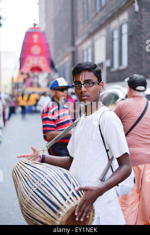 Toronto, Canada. 18 juillet, 2015. Les dévots à l'tablaa le jour de 43e festival annuel de l'Inde. Credit : NISARGMEDIA/Alamy Live News Banque D'Images