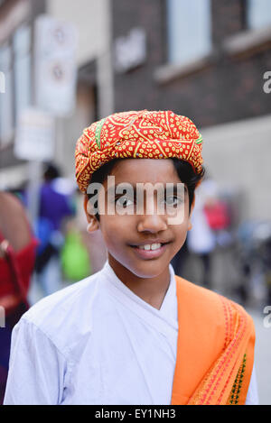 Toronto, Canada. 18 juillet, 2015. Les dévots habillés en vêtements traditionnels lors de l'Inde festival. Credit : NISARGMEDIA/Alamy Live News Banque D'Images