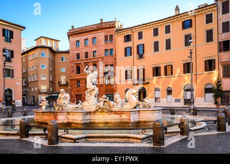 Rome, Italie. La fontaine de Neptune, à Piazza Navona. Cette fontaine de 1576 représente le dieu Neptune. Banque D'Images