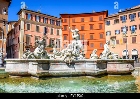 Rome, Italie. La fontaine de Neptune, à Piazza Navona. Cette fontaine de 1576 représente le dieu Neptune avec son trident lutte un Banque D'Images