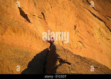 Rock climber, Smith Rock State Park, Oregon, États-Unis Banque D'Images