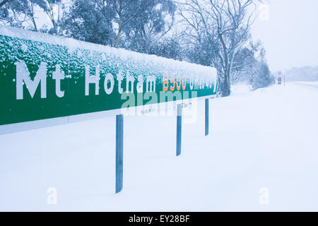 La signalisation sur la grande hutte Rd près du Mont Hotham et le dîner Plain Banque D'Images