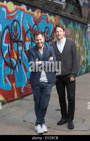 Sam Abrahams (directeur) et Tom Greaves (acteur) qui ont produit et joué dans 'Hors ligne' datant d'un court métrage, London, UK Banque D'Images