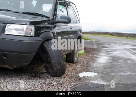 Dommages accident accident roue endommagée véhicule voiture Banque D'Images