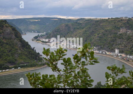 Vue du célèbre Loreley Rock vers St Goarshausen Banque D'Images