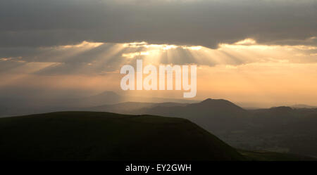 Lever de soleil sur l'Lawley Hill et le Wrekin du Long Mynd, Shropshire, England, UK Banque D'Images
