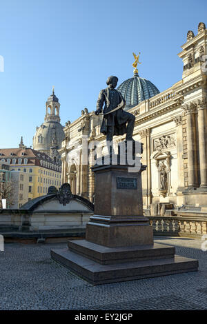 Avis de Gottfried Semper Monument depuis la terrasse de Bruhl vers l'Académie des beaux-arts et de l'église Frauenkirche à Dresde, Saxe, Banque D'Images