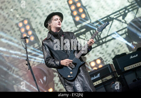 Pete Doherty de The Libertines se produit à la scène principale le jour deux du T In The Park Festival Banque D'Images