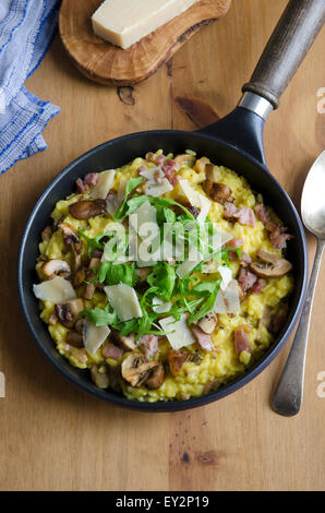 Risotto à la pancetta et aux champignons Banque D'Images