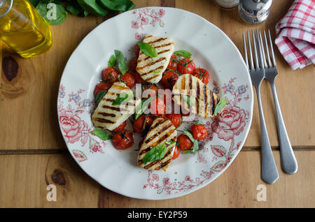 Salade de Halloumi Banque D'Images