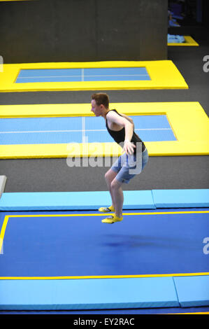 Le premier parc de trampolines Freejumping oxygène ouvre à Acton, l'ouest de Londres, avec une variété d'activités, les trampolines Banque D'Images