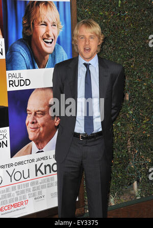 LOS ANGELES, CA - le 13 décembre 2010 : Owen Wilson lors de la première mondiale de son nouveau film 'Comment savez-vous qu' au Mann Village Theatre, Westwood. Banque D'Images