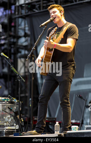 Chicago, Illinois, USA. 19 juillet, 2015. Singer SHAWN MENDES effectue vivre à Soldier Field, à Chicago, Illinois © Daniel DeSlover/ZUMA/Alamy Fil Live News Banque D'Images