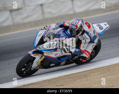 Salinas, Californie, USA. 19 juillet, 2015. #  86 Ayrton Badovini jouer rattraper au cours de l'eni FIM Superbike World Championship Laguna Sega Salinas, CA. Credit : Cal Sport Media/Alamy Live News Banque D'Images