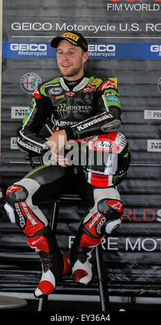 Salinas, Californie, USA. 19 juillet, 2015. Jonathan Rea réponse Q et un de les fans après le championnat du monde eni FIM Superbike Laguna Sega Salinas, CA. Credit : Cal Sport Media/Alamy Live News Banque D'Images