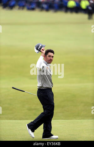 Fife, en Écosse. 20 juillet, 2015. Louis Oosthuizen (RSA) : Louis Oosthuizen Golf d'Afrique du Sud salue la foule au 18e trou lors de la ronde finale du 144e British Open Championship à l'Old Course de St Andrews, dans le Fife, en Écosse . Credit : Koji Aoki/AFLO SPORT/Alamy Live News Banque D'Images