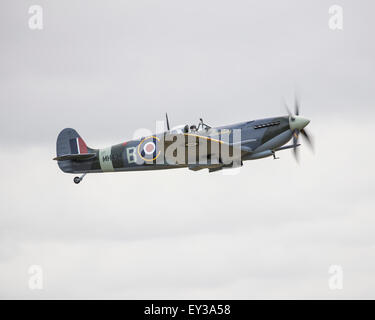 Supermarine Spitfire FR XIV de la Fighter Collection à l'air show 2015 Flying Legends Banque D'Images