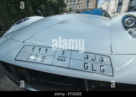 Knightsbridge, Londres, Royaume-Uni. 21 juillet, 2015. Un Italien Pagani Huayra sportscar avec l'Arabie saoudite les plaques d'une valeur de plusieurs milliers de livres est repéré à Knightsbridge où de riches propriétaires arabes de faire étalage de leurs richesses et de véhicules super rapide allant de Ferraris à Lamborghini autour du quartier branché de Knightsbridge dans ce qui est décrit comme 'Ramadan' De crédit : amer ghazzal/Alamy Live News Banque D'Images