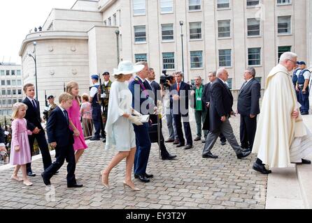 Bruxelles, Belgique. 21 juillet, 2015. (L-R) La Princesse Eleonore, le Prince Gabriel, le Prince Emmanuel, La Princesse Elisabeth, Reine Mathilde de Belgique et le roi Philippe de Belgique assister le Te Deum à la Cathédrale de Saint Michel et Saint Gudule à Bruxelles, Belgique, 21 juillet 2015. La messe a eu lieu pour commémorer le décès de membres de la famille royale. Dpa : Crédit photo alliance/Alamy Live News Banque D'Images