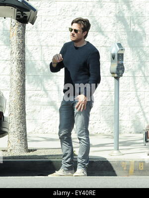 Acteur Jason Bateman passer du temps de qualité avec son père et sa fille Francesca comme Kent Bateman's la frapper Menchies le yogourt glacé dans Studio City. Avec : Jason Bateman Où : Studio City, California, United States Quand : 20 mai 2015 Banque D'Images