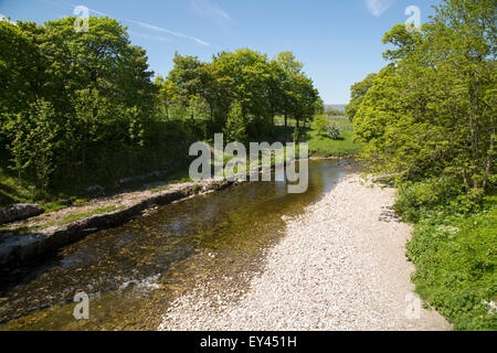 La vallée de la rivière Wharfe, Wharfedale, Kettlewell, Yorkshire Dales national park, England, UK Banque D'Images